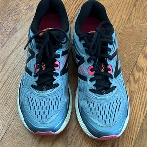 New Balance Women's Gray and Pink Athletic Shoes